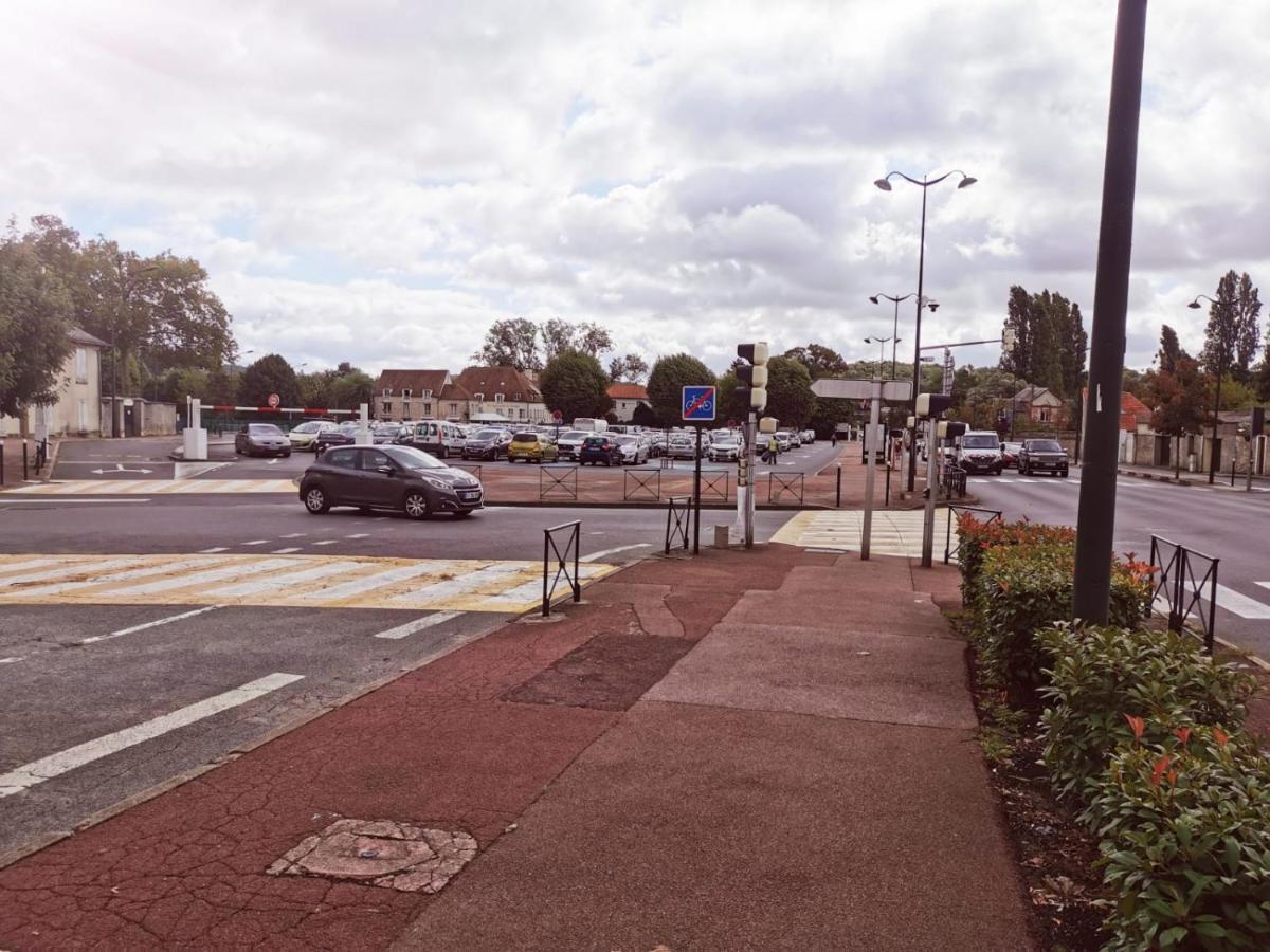 Appartement Pres De La Gare Rer C-Spacieux 4 Pieces Etampes Luaran gambar